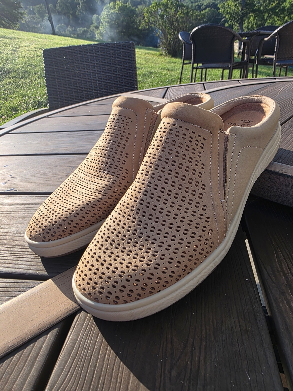 Women's Casual EARTH ORIGINS  Slip-On Shoes in Tan